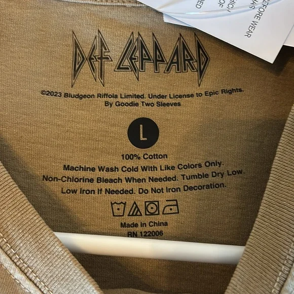 Def Leppard Hysteria tour 1988 vintage style short sleeved shirt, new with tags - Picture 8 of 8